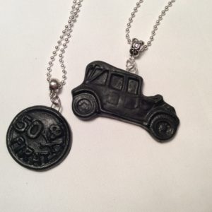 Kaulakorut merkkari ja auto